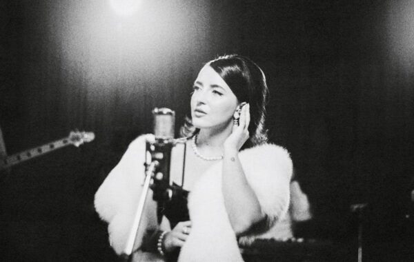 Poli lanza ‘Poli Session’ y muestra su evolución musical