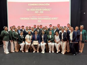 Reconocen a médicos y enfermeras en su día nacional