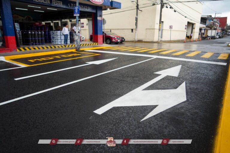 Rehabilitan pavimentación en la avenida 5 de Córdoba