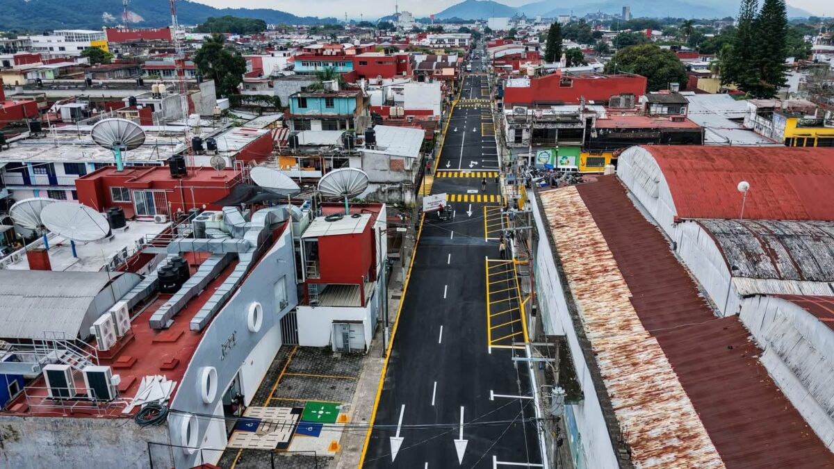 Rehabilitan pavimentación en la avenida 5 de Córdoba
