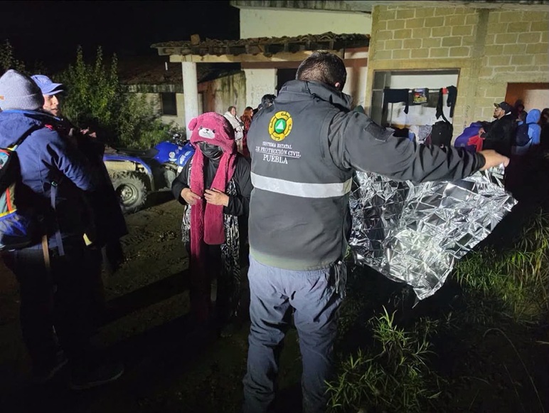 Rescatan a 25 excursionistas varados en el Pico de Orizaba