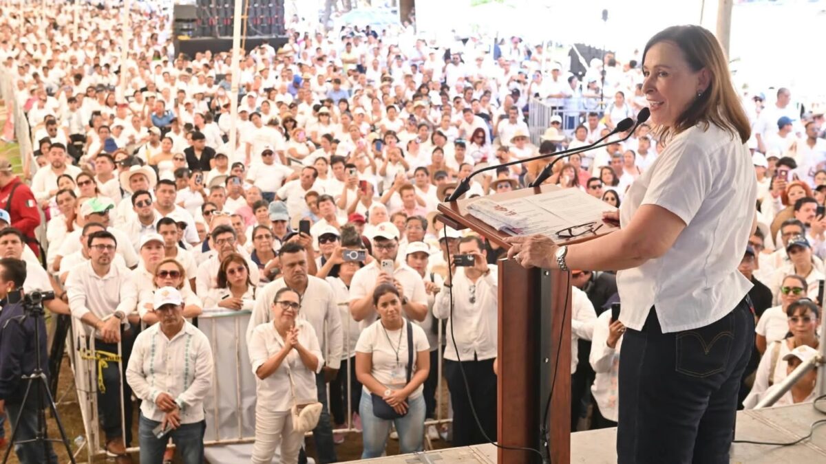 Rocío Nahle apoya al magisterio y destaca su labor