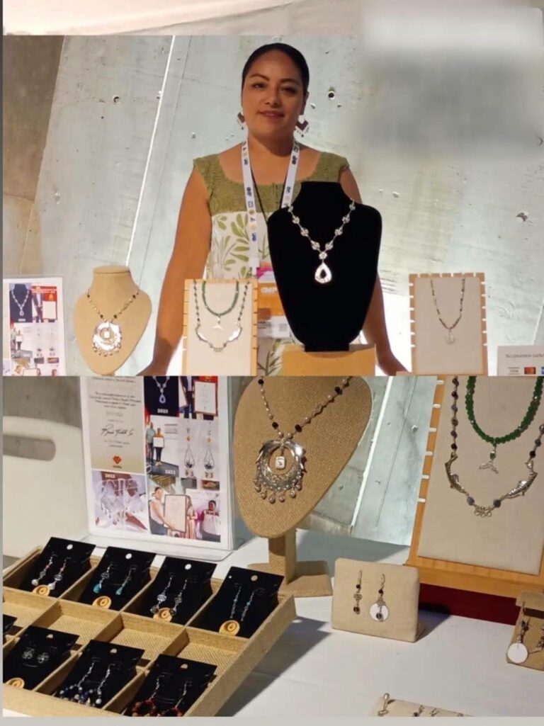 Rosa María apoya a artesanas de Veracruz en concurso estatal