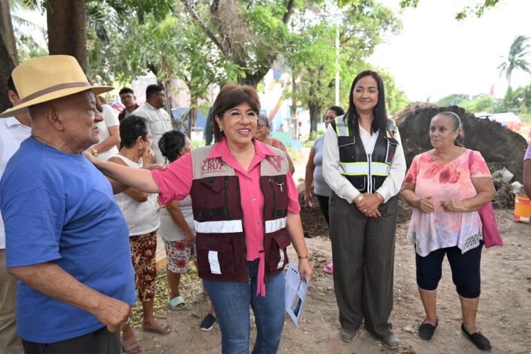 Rosa María Hernández impulsa obras en colonia Dos Caminos