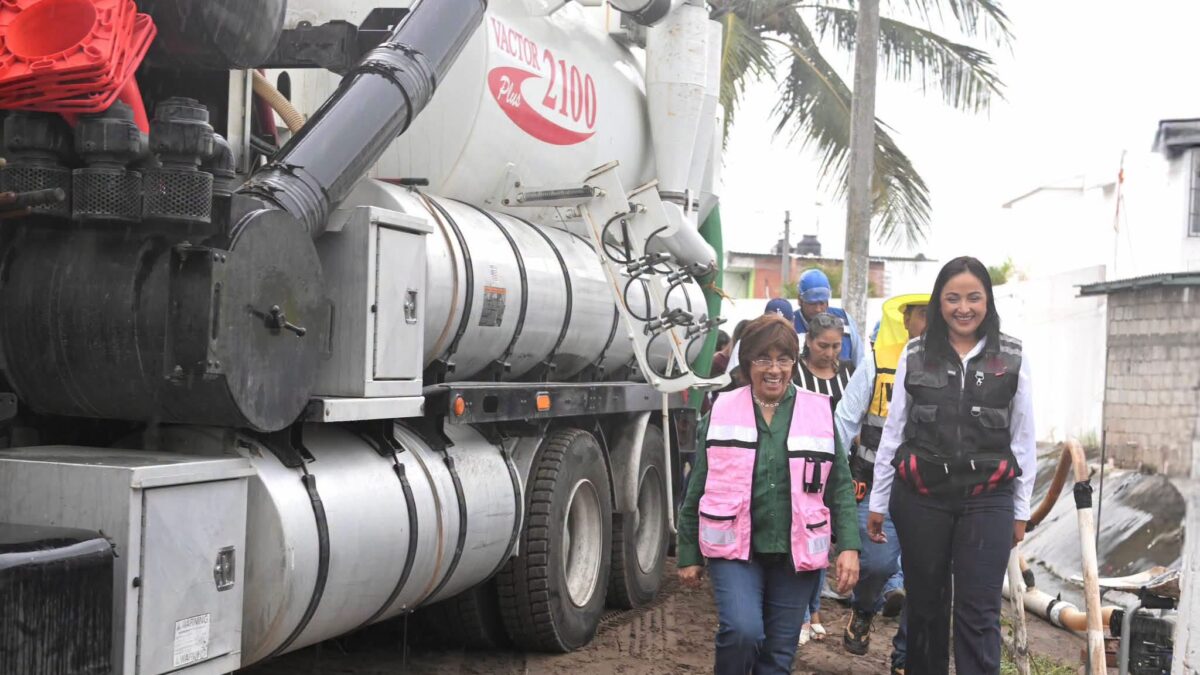 Rosa María Hernández supervisa rehabilitación de drenaje en El Coyol