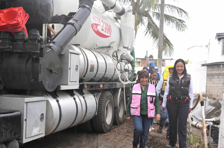 Rosa María Hernández supervisa rehabilitación de drenaje en El Coyol