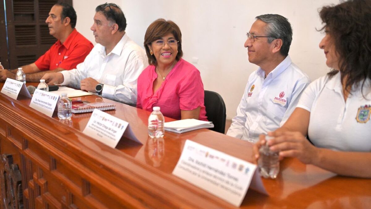 Rosa María impulsa modernización en atención ciudadana
