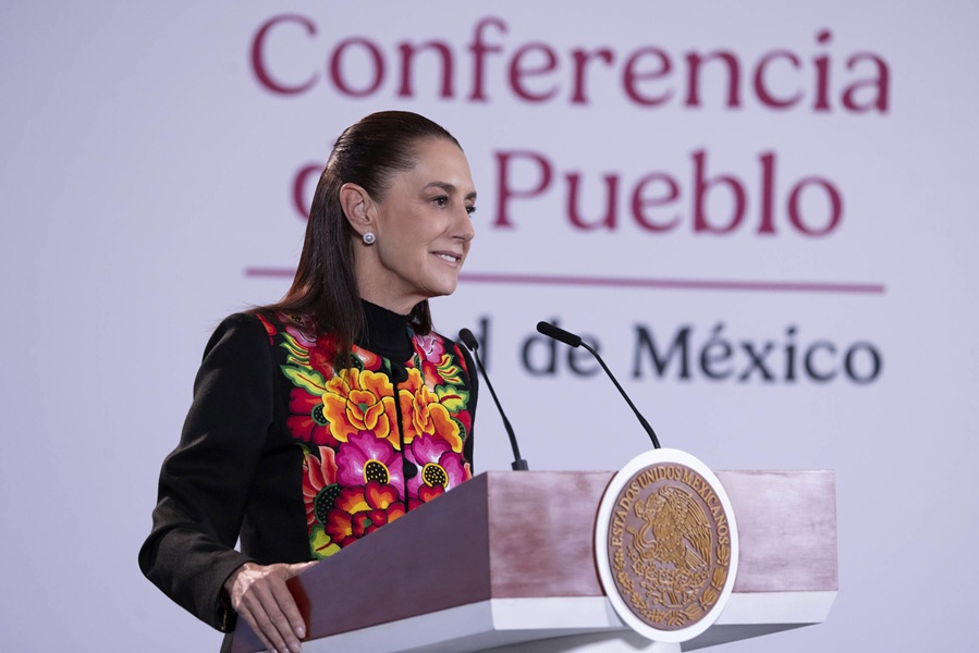 Sheinbaum anuncia cambios fiscales para transportistas de carga
