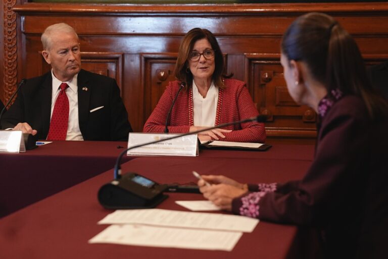 Sheinbaum y Johnson discuten cooperación tras desacuerdos en Querétaro