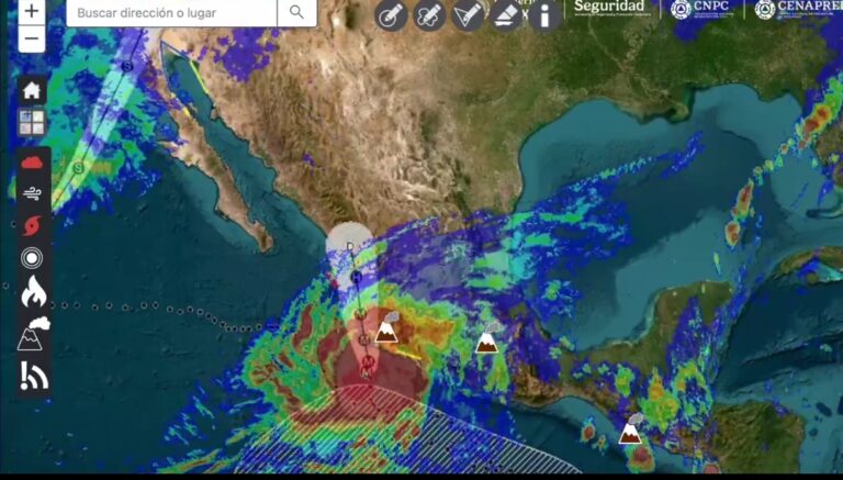 Simón se intensifica a huracán categoría 4 y amenaza México