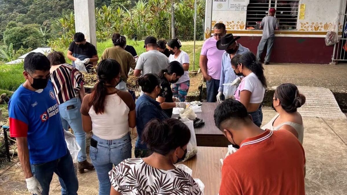Taller en Ixhuatlán del Café fomenta independencia alimentaria