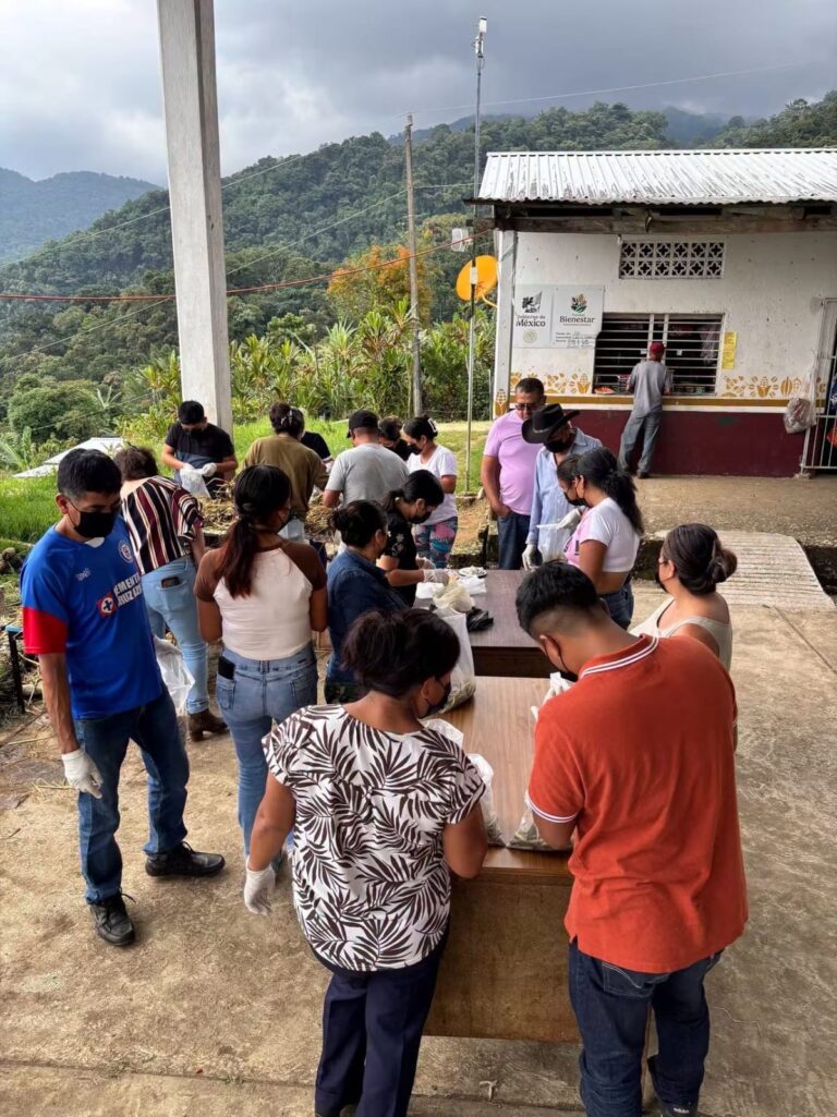 Taller en Ixhuatlán del Café fomenta independencia alimentaria