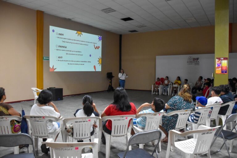 Taller psicoeducativo fortalece la comunicación familiar