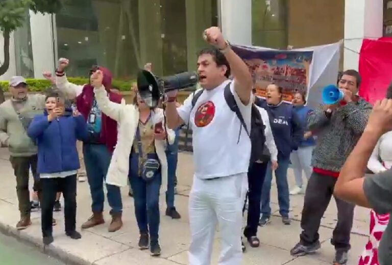 Trabajadores del IMSS rechazan apoyo del PAN en plantón