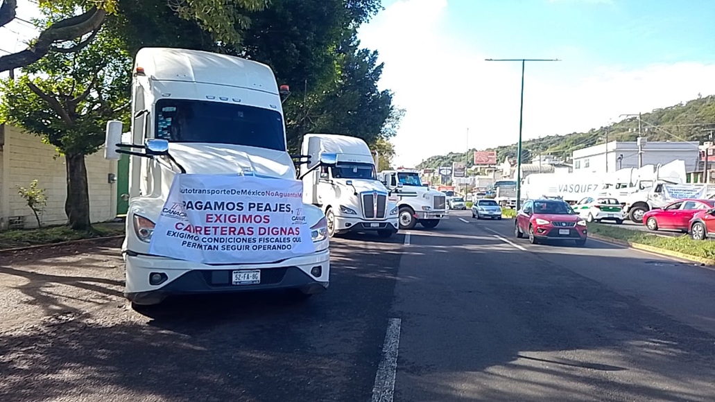 Transportistas negocian con el gobierno mejoras en seguridad y carreteras