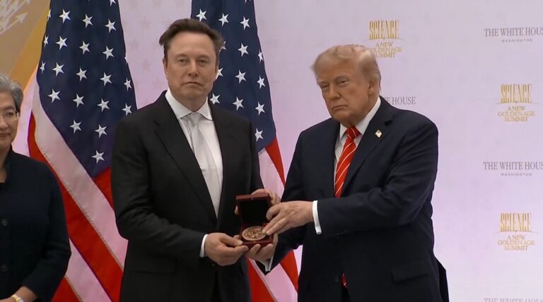 Trump reconoce a Musk con la Medalla Nacional de Ciencia