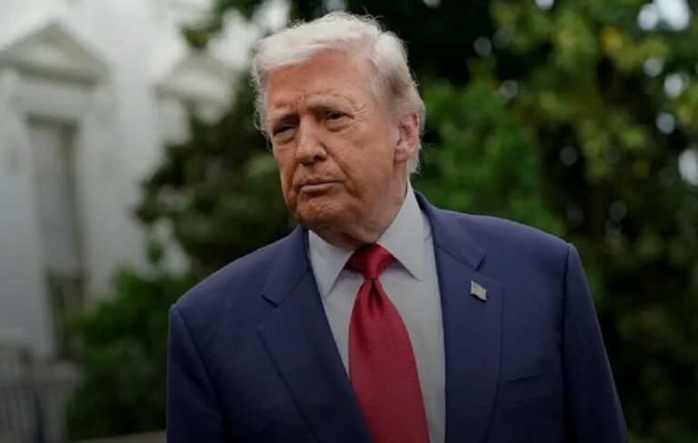 Trump vincula disturbios en Francia con inmigración y pide cerrar fronteras