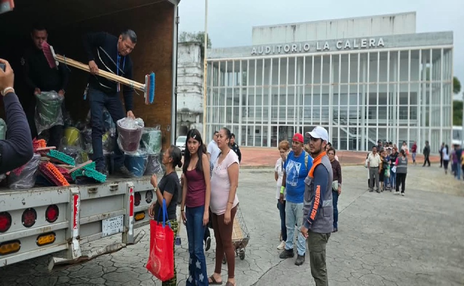 Veracruz entrega ayuda a familias afectadas por lluvias