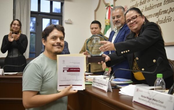 Xalapa premia a ganadores del Programa Editorial 2026